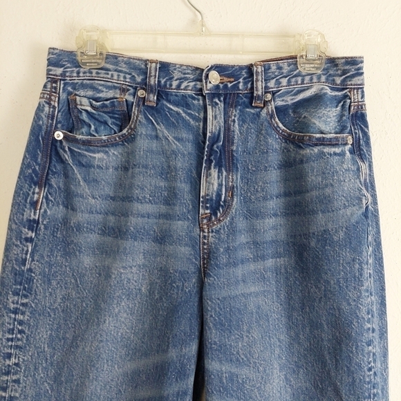 American Eagle High Rise Mom Jeans Size 6 High Rise Acid Wash Blue Medium Wash. - Picture 4 of 11